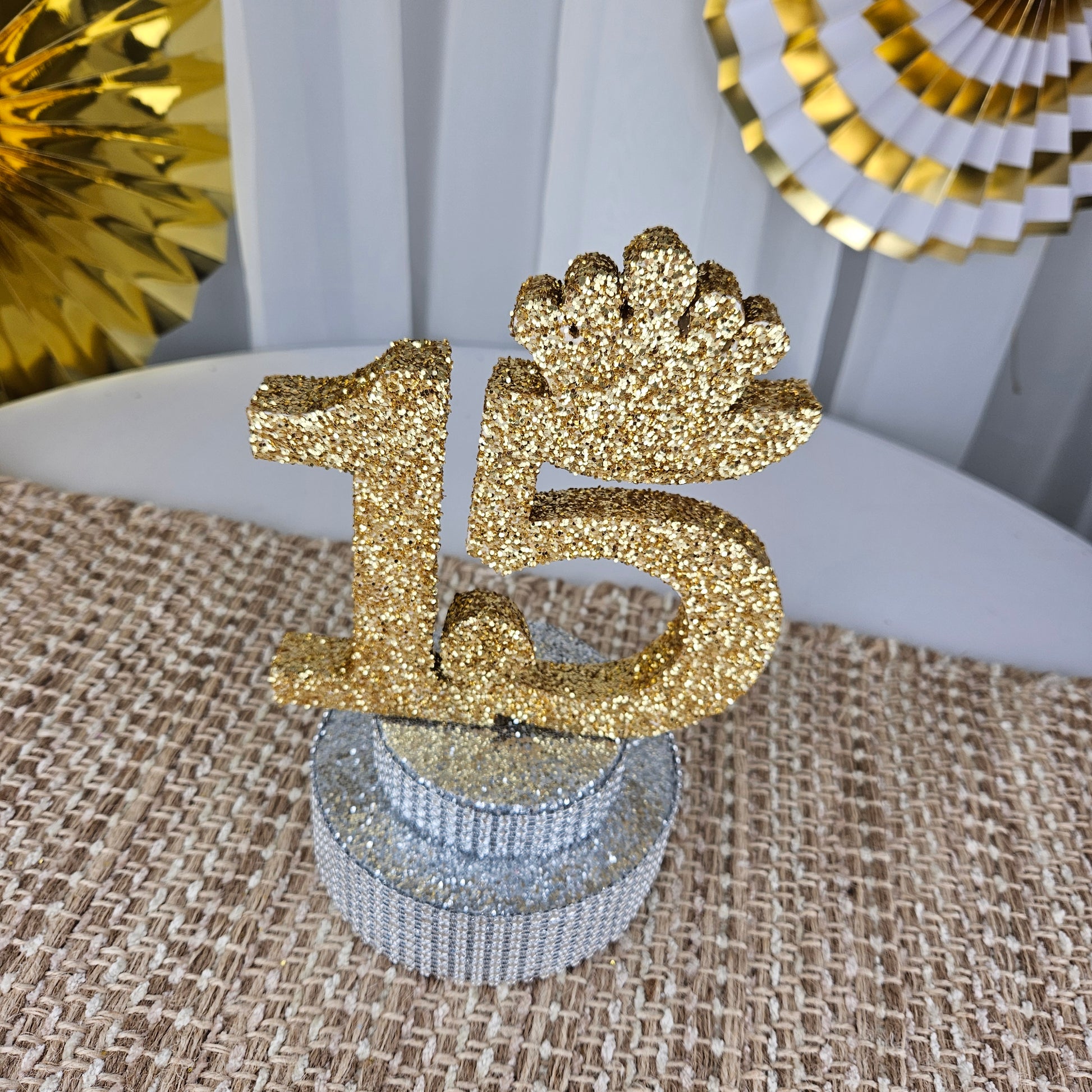 15th birthday table decoration for girl’s quince party