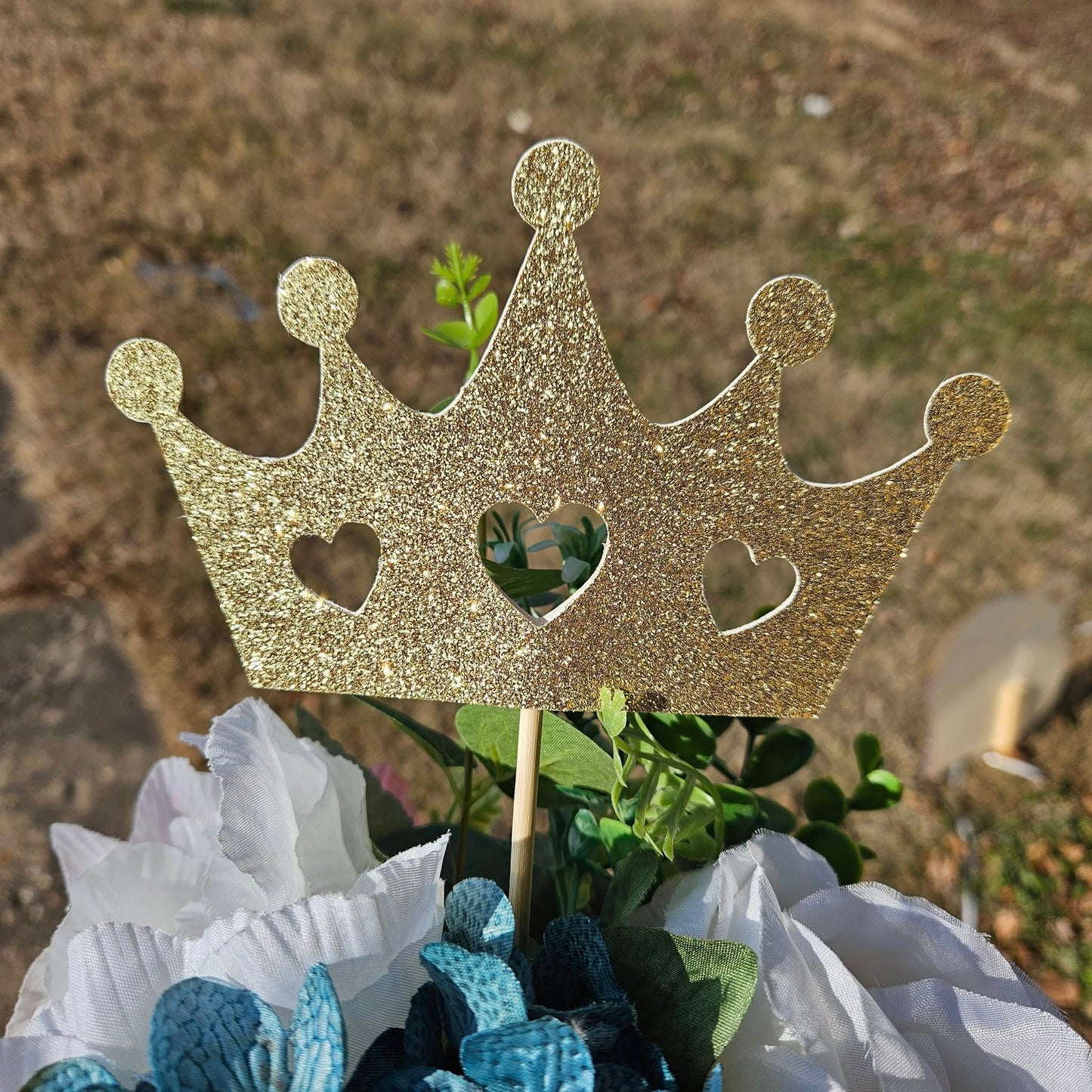 Crown Centerpiece (Gold with Glitter)